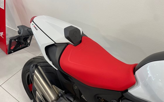 Gebrauchtmotorrad Ducati Monster + - Bild 4