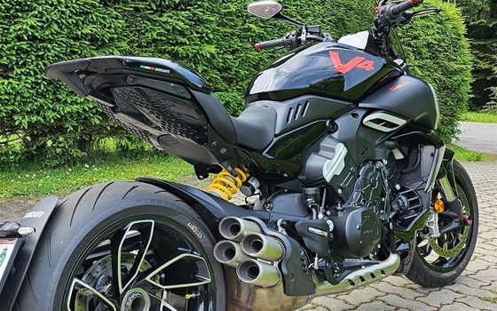 Gebrauchtmotorrad Ducati Diavel V4 - Bild 1