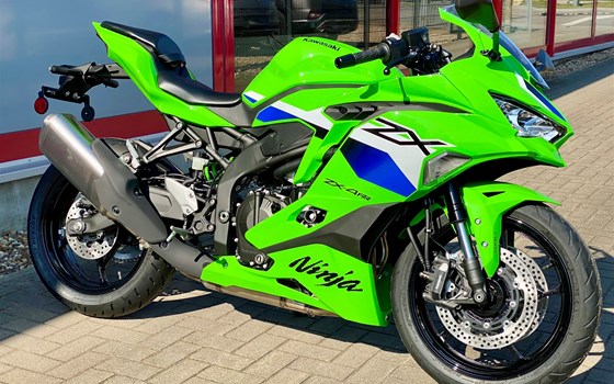 Neufahrzeug Kawasaki Ninja ZX-4RR - Bild 1