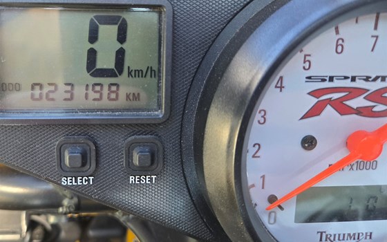 Gebrauchtmotorrad Triumph Sprint RS - Bild 7