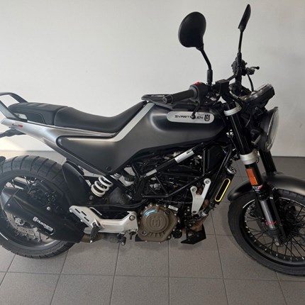 GEBRAUCHTFAHRZEUG Husqvarna Svartpilen 125