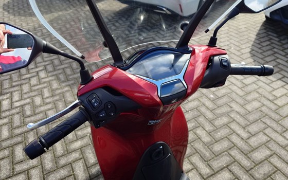 Gebrauchtmotorrad Honda SH125i - Bild 11