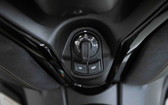 Gebrauchtmotorrad Yamaha XMAX 300 Tech MAX - Bild 9