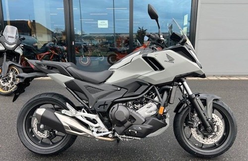 Gebrauchtmotorrad Honda NC750X DCT