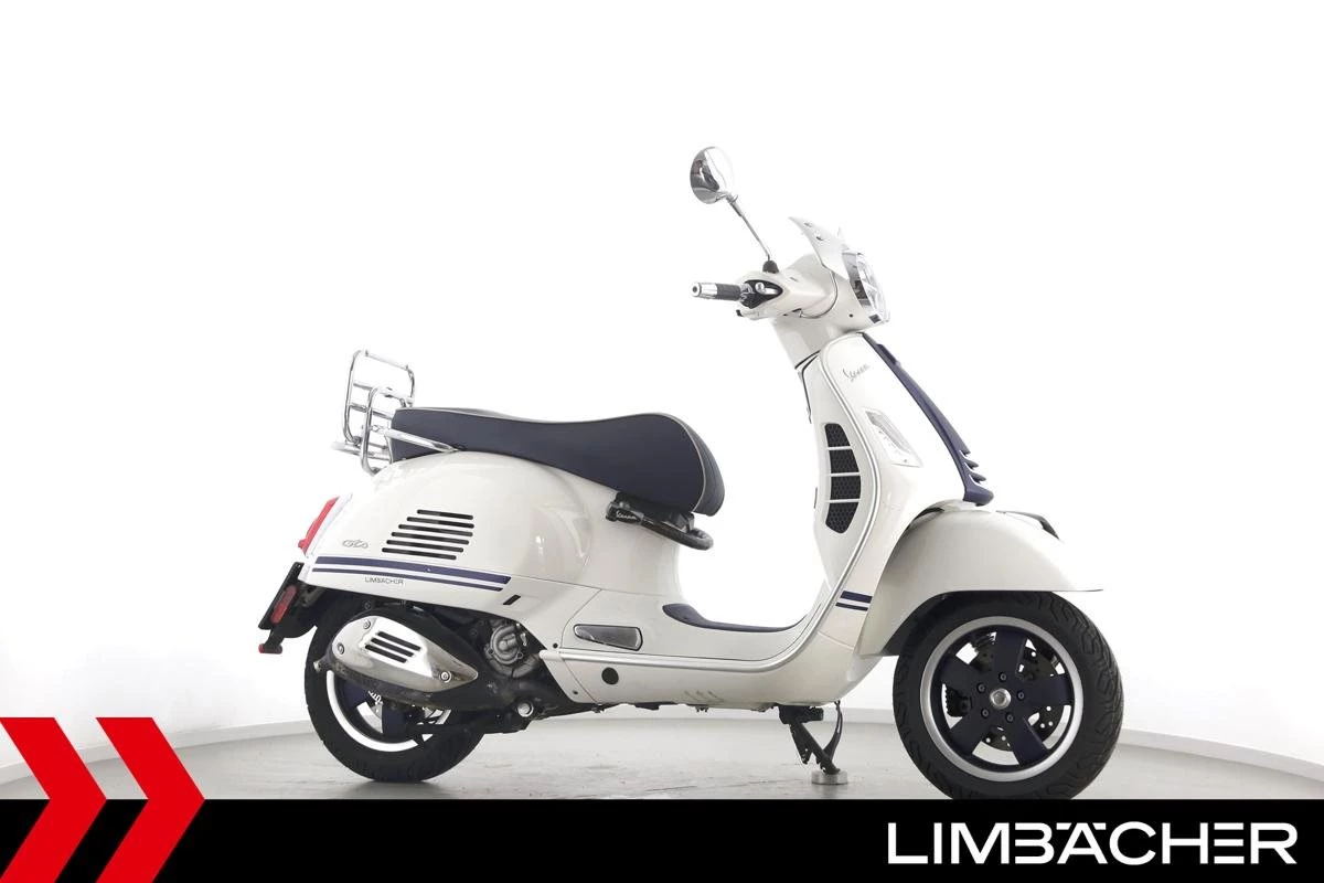 Vespa GTS 300 Yacht Club