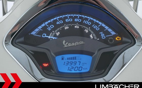 Gebrauchtmotorrad Vespa GTS 300 - Bild 12