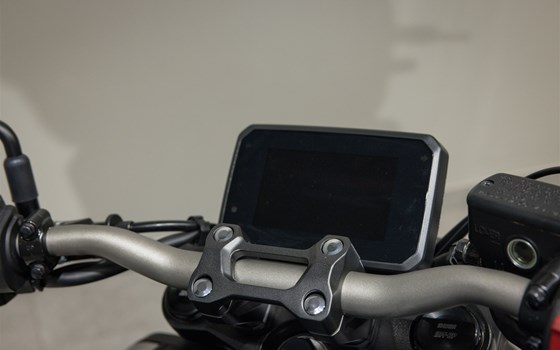 Neufahrzeug Honda CB650R E-Clutch - Bild 11