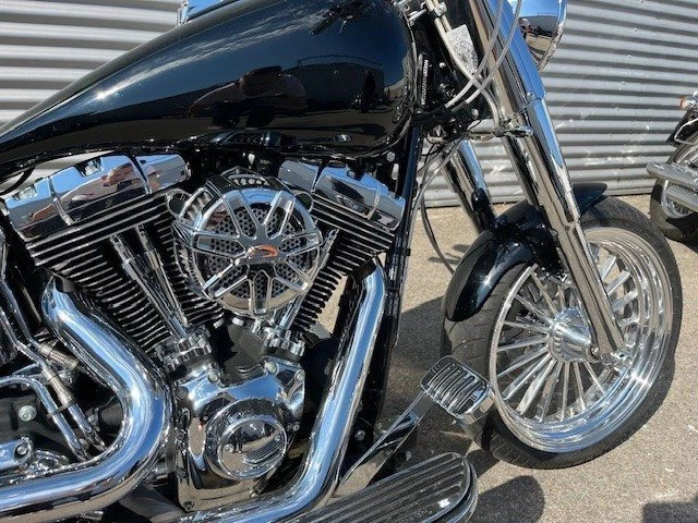 Harley-Davidson Softail Fat Boy FLSTF (Vivid Black) - Bild 2