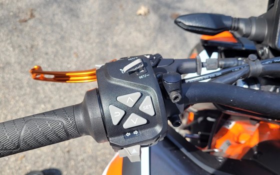 Gebrauchtmotorrad KTM 890 Duke R - Bild 6