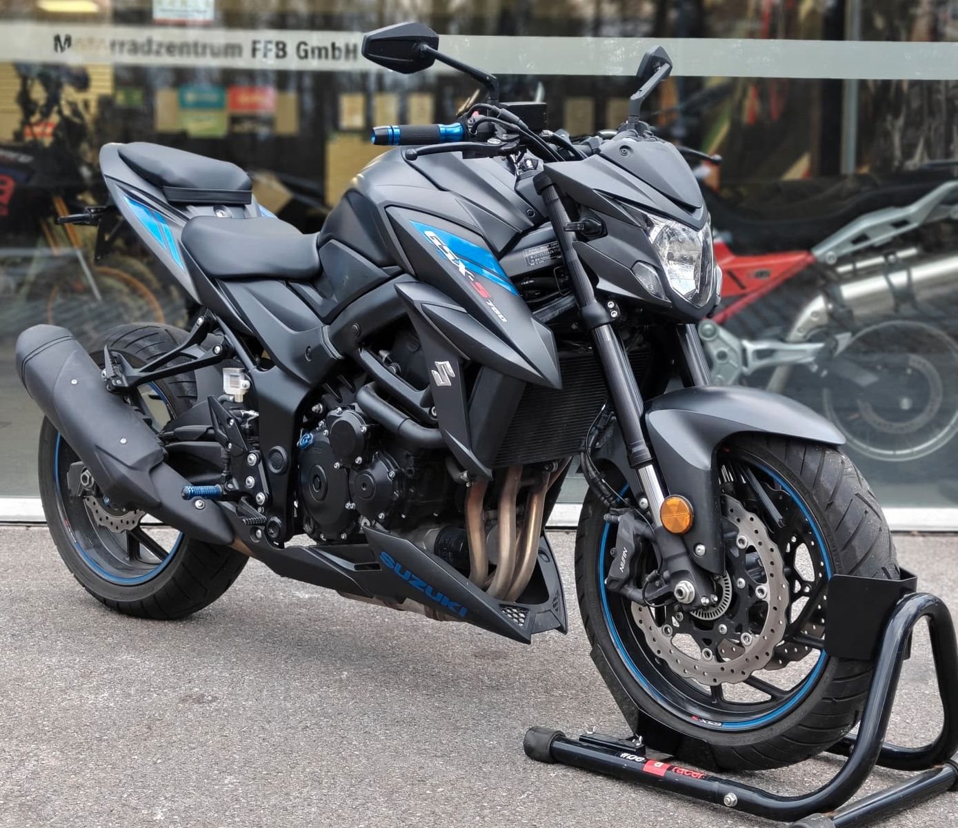 Suzuki GSX-S750 