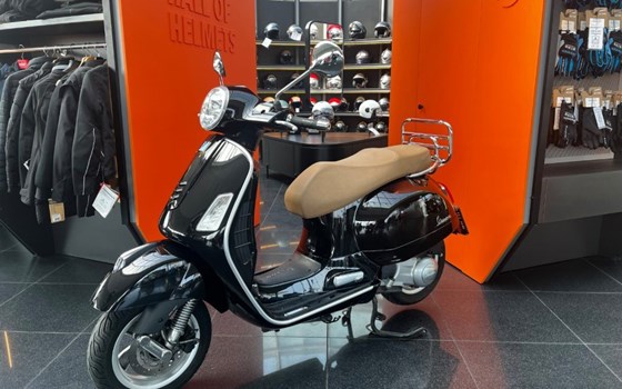 Gebrauchtmotorrad Vespa GTS 300 i.e. - Bild 1