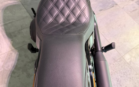 Gebrauchtmotorrad Harley-Davidson Softail Street Bob 114 FXBBS - Bild 3