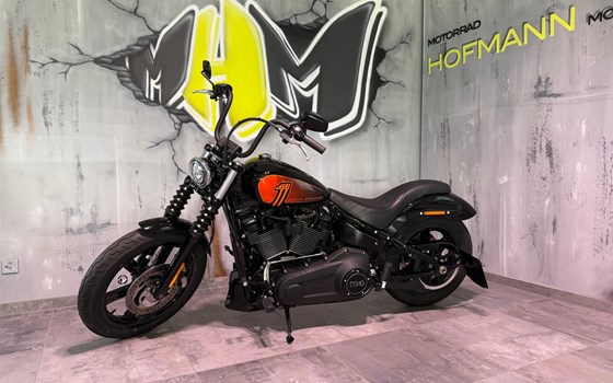 Gebrauchtmotorrad Harley-Davidson Softail Street Bob 114 FXBBS - Bild 4