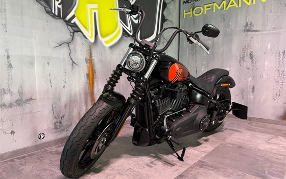 Gebrauchtmotorrad Harley-Davidson Softail Street Bob 114 FXBBS - Bild 5