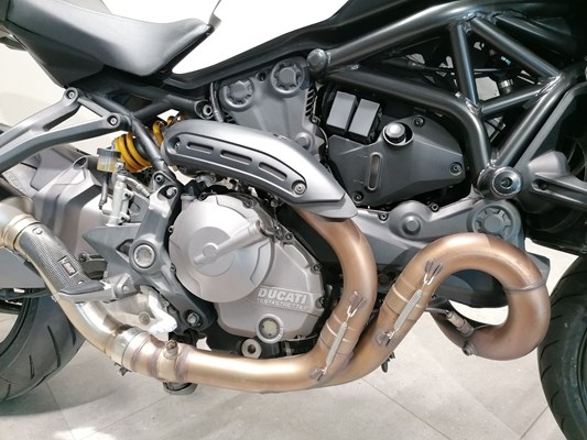 Ducati Monster 821 Stealth (schwarz) - Bild 4