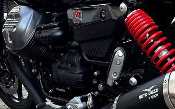 Gebrauchtmotorrad Moto Guzzi V7 Stone Special Edition - Bild 1