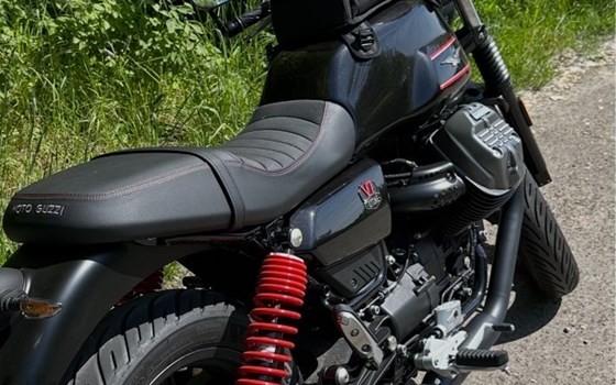 Gebrauchtmotorrad Moto Guzzi V7 Stone Special Edition - Bild 4