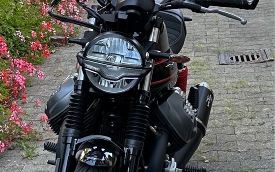 Gebrauchtmotorrad Moto Guzzi V7 Stone Special Edition - Bild 3