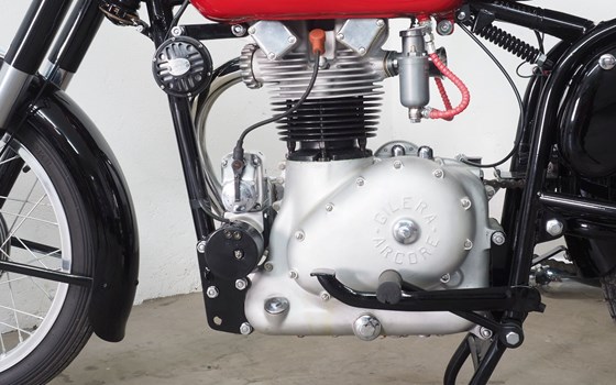 Gebrauchtmotorrad Gilera Saturno - Bild 4