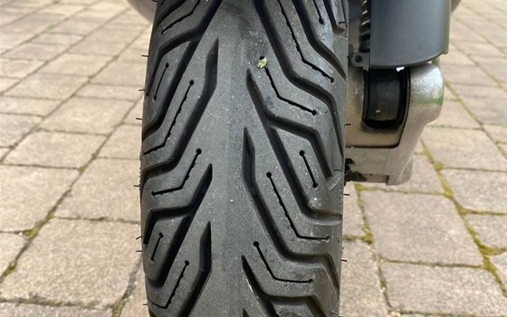 Gebrauchtmotorrad Vespa GTS 300 i.e. - Bild 11