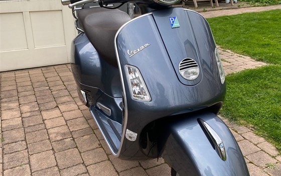 Gebrauchtmotorrad Vespa GTS 300 i.e. - Bild 2