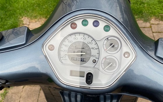Gebrauchtmotorrad Vespa GTS 300 i.e. - Bild 6