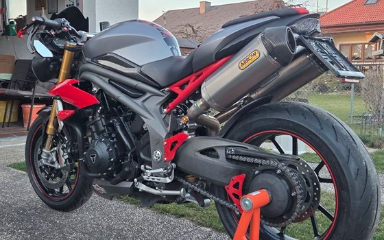 Gebrauchtmotorrad Triumph Speed Triple 1050 - Bild 2