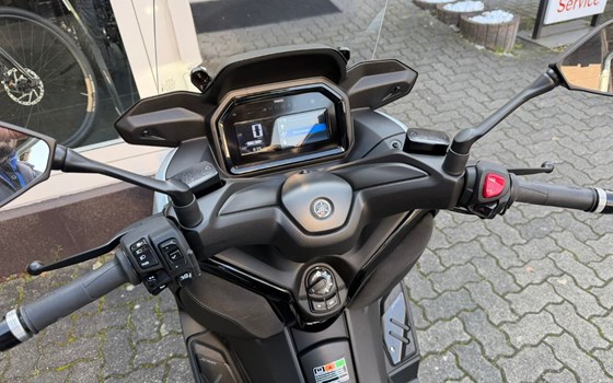 Gebrauchtmotorrad Yamaha XMAX 300 Tech MAX+ - Bild 9