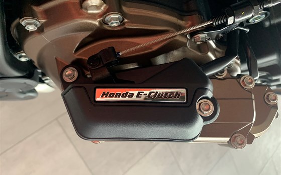 Neufahrzeug Honda CB650R E-Clutch - Bild 5