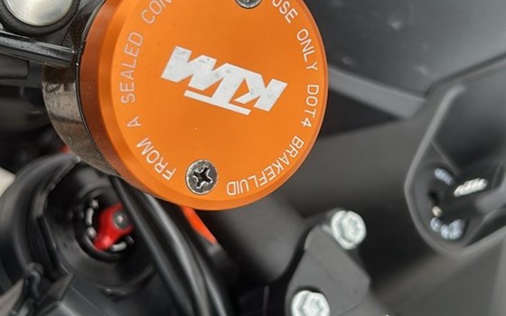 Gebrauchtmotorrad KTM 890 Duke R - Bild 9