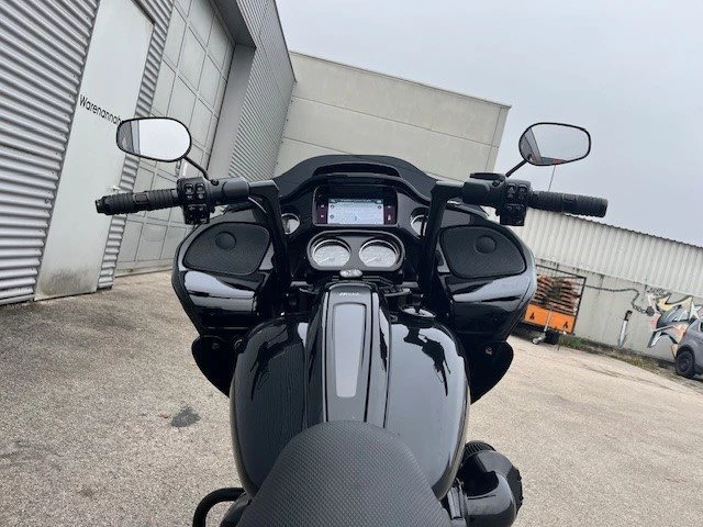 Harley-Davidson Touring Road Glide ST (Vivid Black) - Bild 14