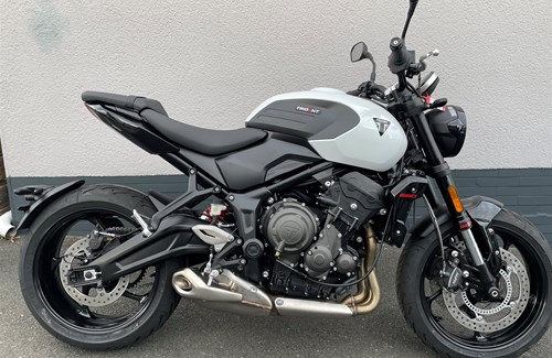 Neumotorrad Triumph Trident 660