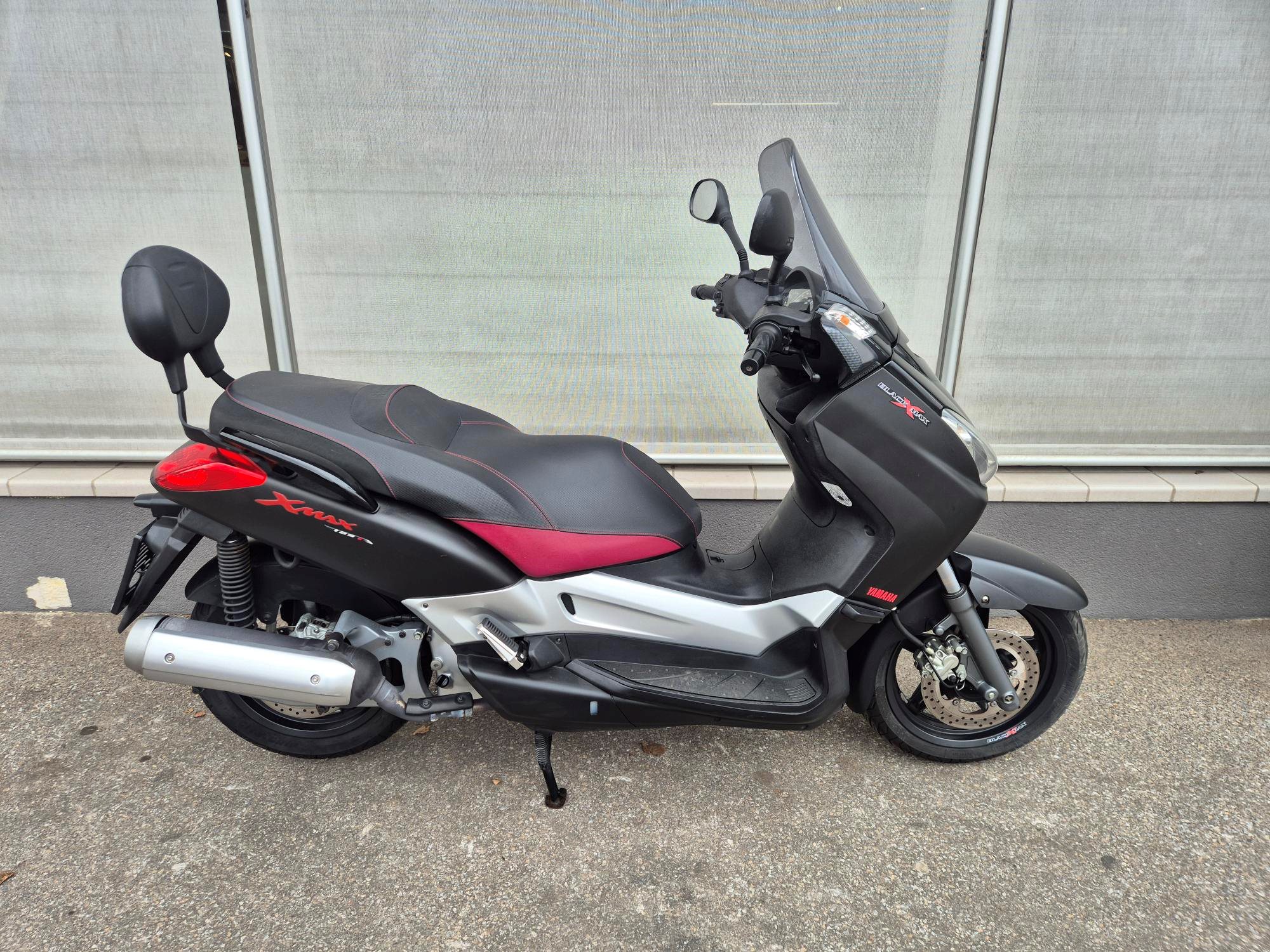 Yamaha Black XMax 125