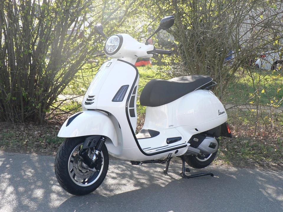 Vespa GTS 125 Super Sport 