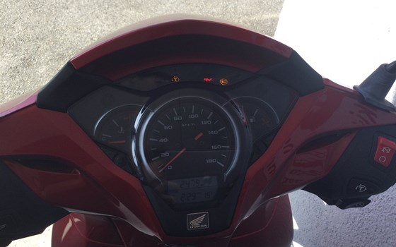 Gebrauchtmotorrad Honda SH300i - Bild 9