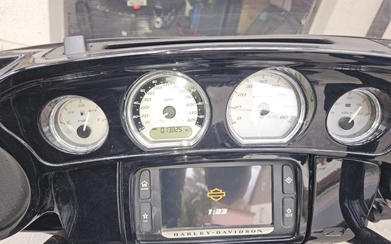 Gebrauchtmotorrad Harley-Davidson Street Glide FLHX - Bild 2