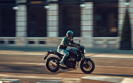 Neufahrzeug Kawasaki Z900 RS Black Ball Edition - Bild 8