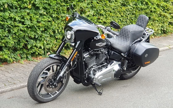 Gebrauchtmotorrad Harley-Davidson Softail Sport Glide FLSB - Bild 2