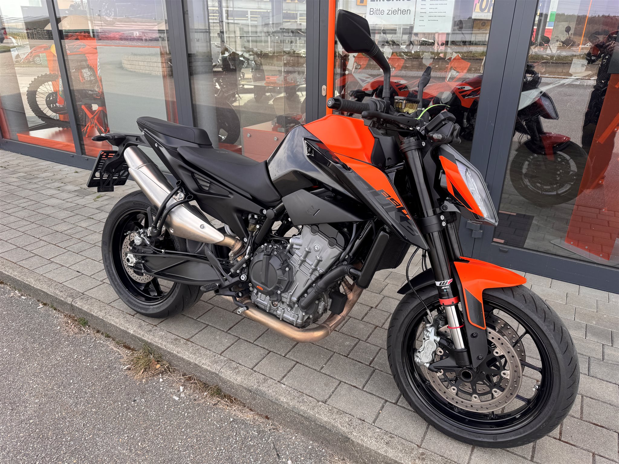KTM 890 Duke