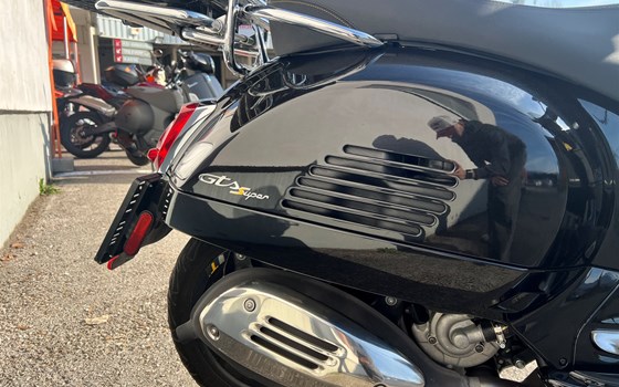 Gebrauchtmotorrad Vespa GTS 300 Super Tech - Bild 3