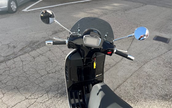 Gebrauchtmotorrad Vespa GTS 300 Super Tech - Bild 5