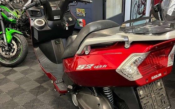 Gebrauchtmotorrad Daelim Freewing 125 - Bild 2