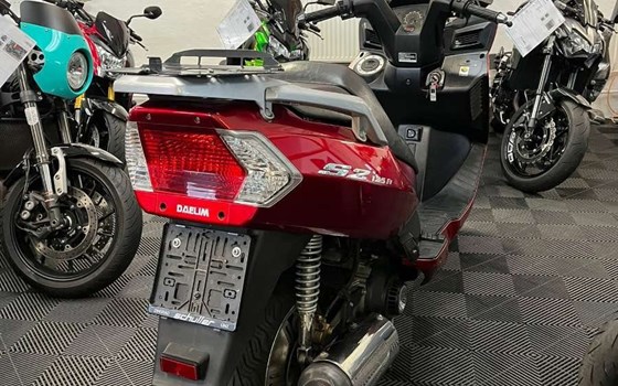 Gebrauchtmotorrad Daelim Freewing 125 - Bild 3