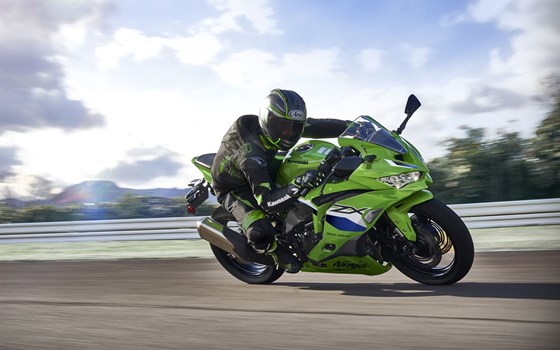 Neufahrzeug Kawasaki Ninja ZX-4RR - Bild 13