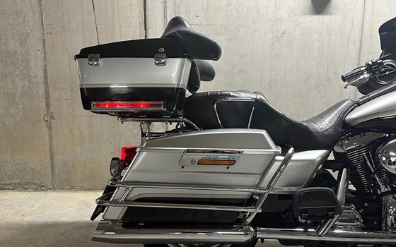 Gebrauchtmotorrad Harley-Davidson Electra Glide Classic FLHTC - Bild 2