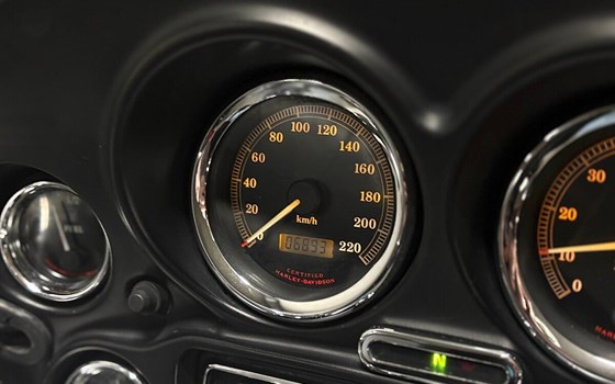 Gebrauchtmotorrad Harley-Davidson Electra Glide Classic FLHTC - Bild 6