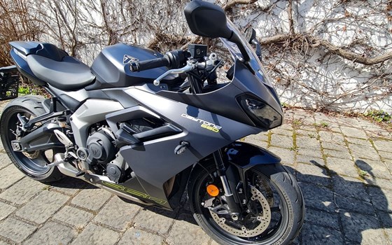 Gebrauchtmotorrad Triumph Daytona 660 - Bild 2