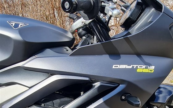 Gebrauchtmotorrad Triumph Daytona 660 - Bild 9