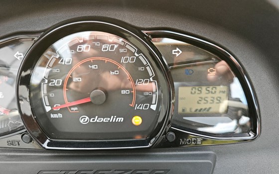 Gebrauchtmotorrad Daelim Steezer QL 125 - Bild 6