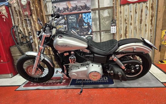 Gebrauchtmotorrad Harley-Davidson Dyna Street Bob FXDB - Bild 2